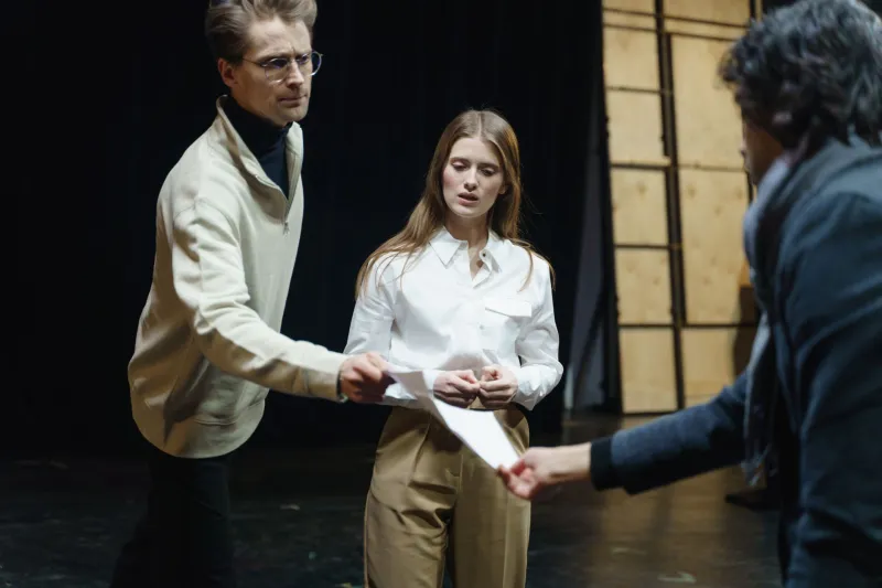 Craft Over Celebrity: Why a New Generation of American Actors Is Trading the Spotlight for the Carpathian Stage